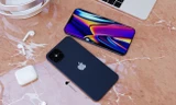 Cận cảnh iPhone 12 màu Navy Blue đẹp mê mẩn, đố các tín đồ Apple có thể cầm lòng