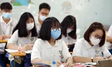 Kiểm tra Học kì I của teen TP.HCM mùa COVID-19: Mỗi người một bàn, đừng mong nhìn bài bạn!