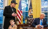 Con trai Elon Musk tại phòng làm việc của ông Trump gây sốt