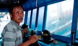 Thuyền trưởng Nguyễn Bình bàng hoàng kể lại những ngày chống chọi trên biển.