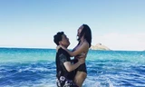 Vợ chồng Lam Trường tình tứ trên bãi biển Hawaii