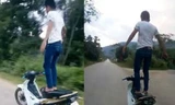 Ảnh cắt từ clip Sơn “diễn xiếc” trên xe máy 