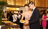 Hồng Quế 'thân mật' với bạn nhảy của Angela Phương Trinh 