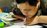 Một ngày ở lớp học thầy giáo viết chữ bằng miệng