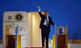 Những hình ảnh đầu tiên Tổng thống Mỹ Donald Trump tới Hà Nội