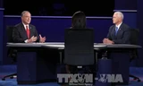 Ông Mike Pence (phải) và ông Tim Kaine (trái) tại cuộc tranh luận ở Farmville, Virginia ngày 4/10. Ảnh: AFP/TTXVN.