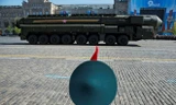 Tên lửa Topol của Nga trong một cuộc diễu binh. (Ảnh: AP)