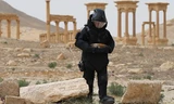 Công binh Nga rà phá bom mìn tại thành cổ Palmyra. (Nguồn: Russia Today)