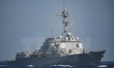 Tàu khu trục USS Mason (DDG 87) có tên lửa dẫn đường của hải quân Mỹ. (Nguồn: EPA/TTXVN)