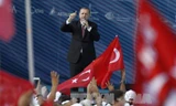 Tổng thống Thổ Nhĩ Kỳ Recep Tayyip Erdogan (giữa) phát biểu tại Istanbul ngày 26/8. Ảnh: EPA/TTXVN