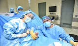 Niềm vui sau một ca phẫu thuật thành công ngày 25/11. Ảnh do bệnh viện cung cấp.