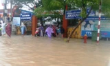 Mưa lớn, nhiều đường phố tại Huế ngập nặng