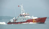 Tàu cứu nạn chuyên dụng SAR 413 tham gia tìm kiếm nữ thuyền trưởng mất tích. Ảnh: Trung tâm.