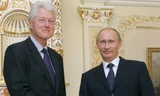 Cựu Tổng thống Mỹ Bill Clinton và Tổng thống Nga Putin. (Nguồn: AP)
