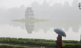 Hà Nội đêm và sáng sớm mưa phùn, trưa chiều giảm mây