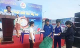 Đà Nẵng vui trong Ngày hội 'Đổi rác lấy vở'