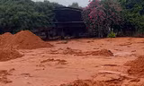 Lại sạt lở cát đỏ ở Phan Thiết, các phương tiện không thể di chuyển