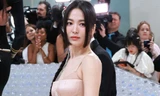 Song Hye Kyo lại gây sốt ở Met Gala 2023