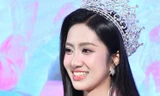 Hoa hậu Hà Trúc Linh: 'Mẹ ôm tôi bật khóc sau đăng quang'
