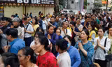 Hàng triệu người đổ về chùa Quán Sứ 