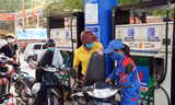 Thủ tướng: Tuyệt đối không để thiếu hụt, đứt gãy nguồn cung xăng dầu