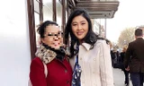 Bà Yingluck được nhìn thấy bên ngoài trung tâm mua sắm ở London. Ảnh: Twitter.