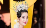 Danh hài Thúy Nga lần đầu đội vương miện Á hậu đi sự kiện