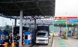 Trạm thu phí Bắc Hải Vân đang thu phí cho dự án hầm Phú Gia Phước Tượng. Ảnh: Xuân Hoa.