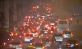 Giao thông Hà Nội ùn ứ, hỗn loạn sau trận mưa buổi tối