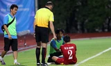 Hữu Dũng bị chấn thương ở trận gặp U23 Lào.