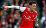 Mesut Ozil không chịu rời Arsenal.
