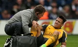 Alexis Sanchez lại dính chấn thương.