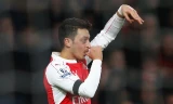 HLV Wenger điên đầu vì… Mesut Ozil.