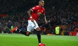 Ashley Young tỏa sáng trước Watford.