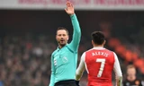 Mark Clattenburg thừa nhận sai lầm ở trận Arsenal thắng Hull City.