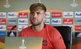 Luke Shaw không vui khi HLV Mourinho chỉ trích mình.