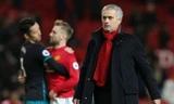 HLV Mourinho đổ lỗi cho trọng tài.