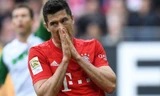 Bayern Munich thảm bại khi để Robert Lewandowski dự bị.