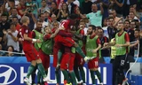 Niềm vui của các cầu thủ Bồ Đào Nha sau khi vượt qua Ba Lan để giành vé vào bán kết.
