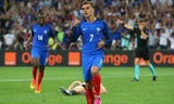 Griezmann ăn mừng bàn thắng thứ 2 cho Pháp.