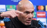 HLV Zinedine Zidane không còn thờ ơ với mua sắm.