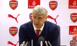 HLV Wenger đang bị chỉ trích rất nhiều.