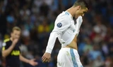 Ronaldo thất vọng khi Real Madrid không thể thắng Tottenham.