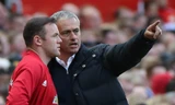 HLV Mourinho lại “trảm” Rooney.