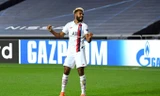 Choupo-Moting trở thành người hùng của PSG với bàn thắng quyết định.