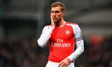 Per Mertesacker sẽ phải nghỉ 5 tháng vì chấn thương.