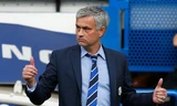 Mourinho phấn khích với chức vô địch Premier League thứ 3 cùng Chelsea.