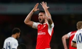 Giroud bỏ lỡ nhiều cơ ngon ăn ở trận đấu với Tottenham.