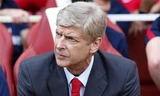 HLV Wenger đang chịu nhiều chỉ trích.