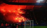 Leicester City đối mặt án phạt vì để CĐV đốt pháo sáng trên khán đài.